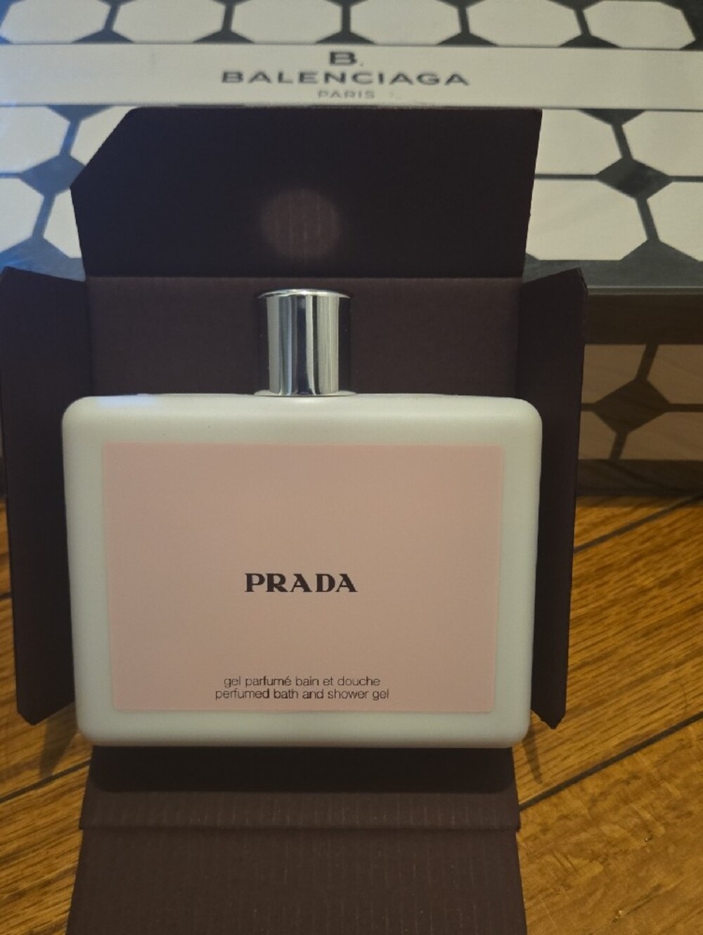 Prada - Picture 2 of 3